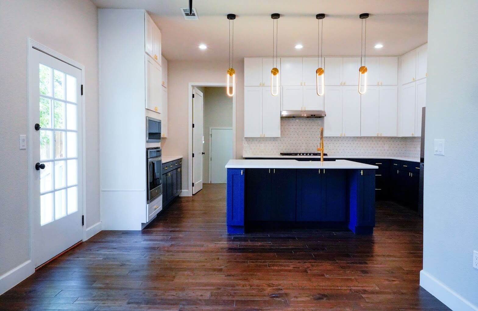 Single-Family Home Kitchen Remodel Photo Designed By RC3D; Award-Winning Architect Firm In Dallas, TX.